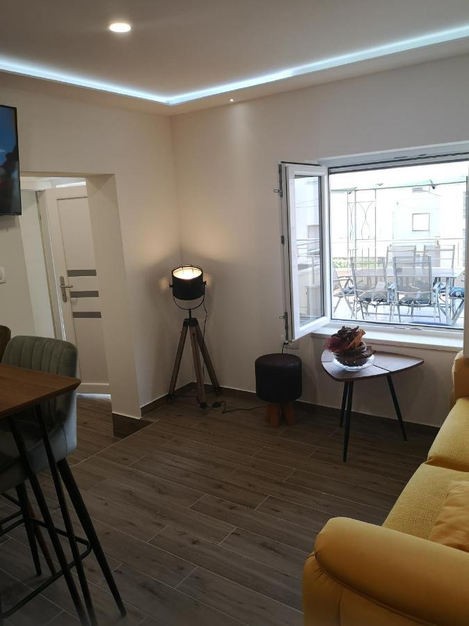 Apartament Ella *