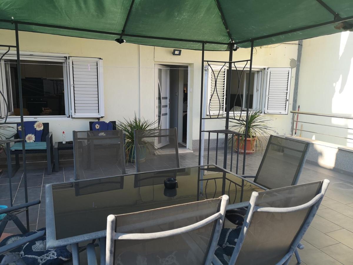 Apartament Ella *