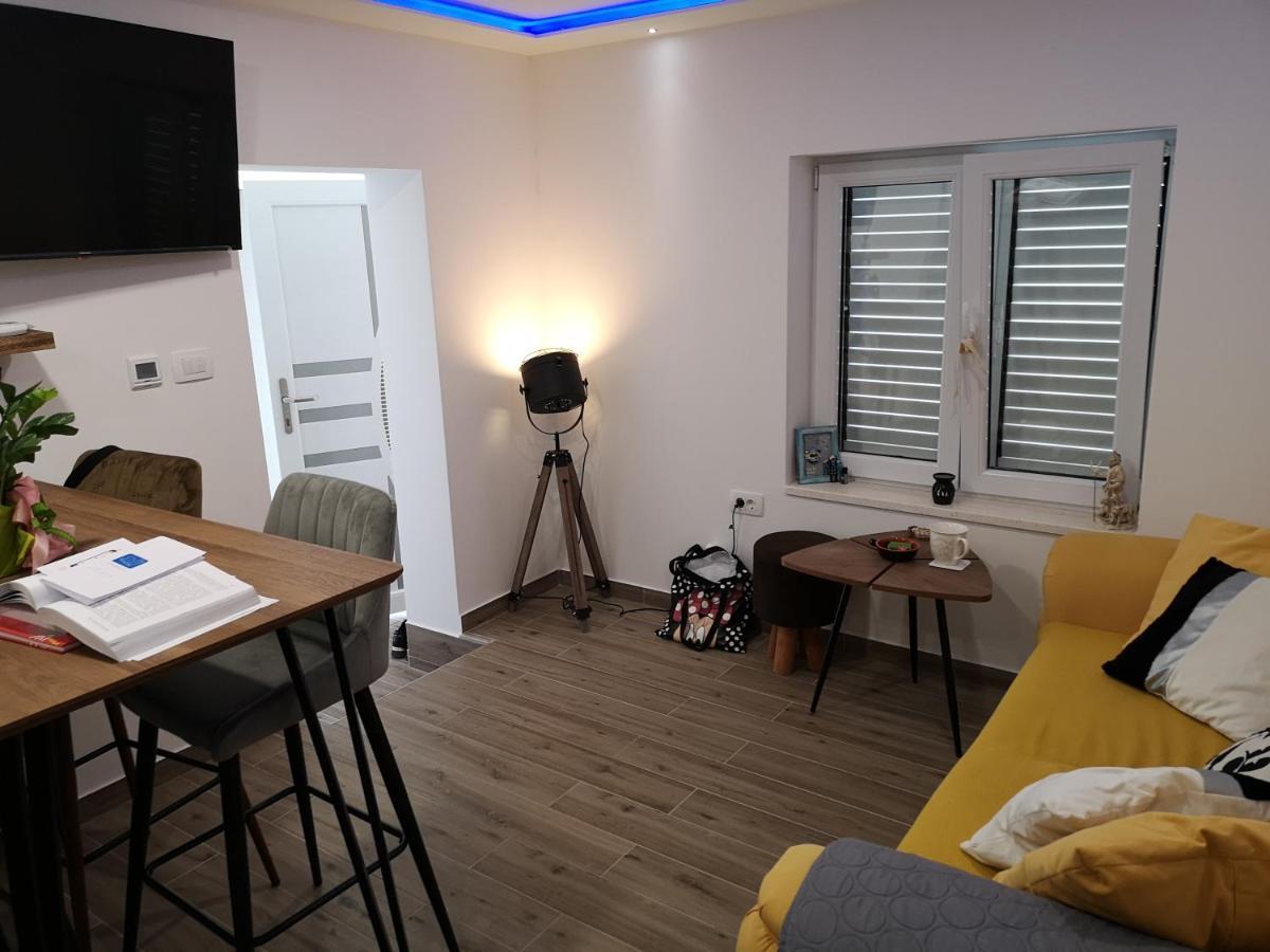 Apartament Ella *